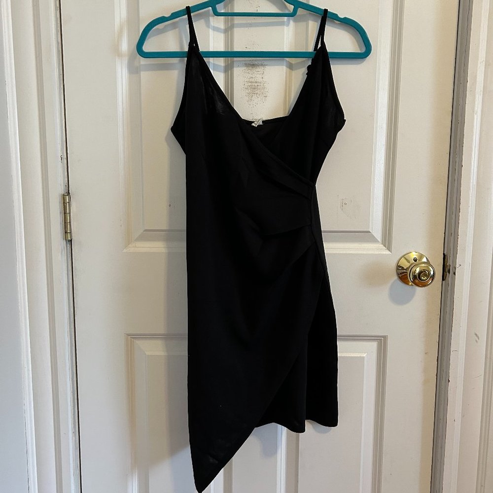 Pho Wrap Dress | Size Medium | NEVER WORN BRAND NEW (Bought on Amazon)
